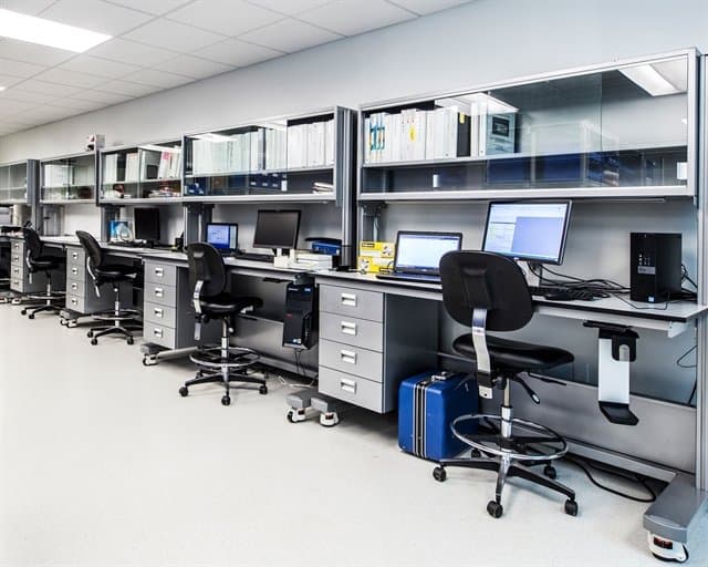 ergolab desk space in lab